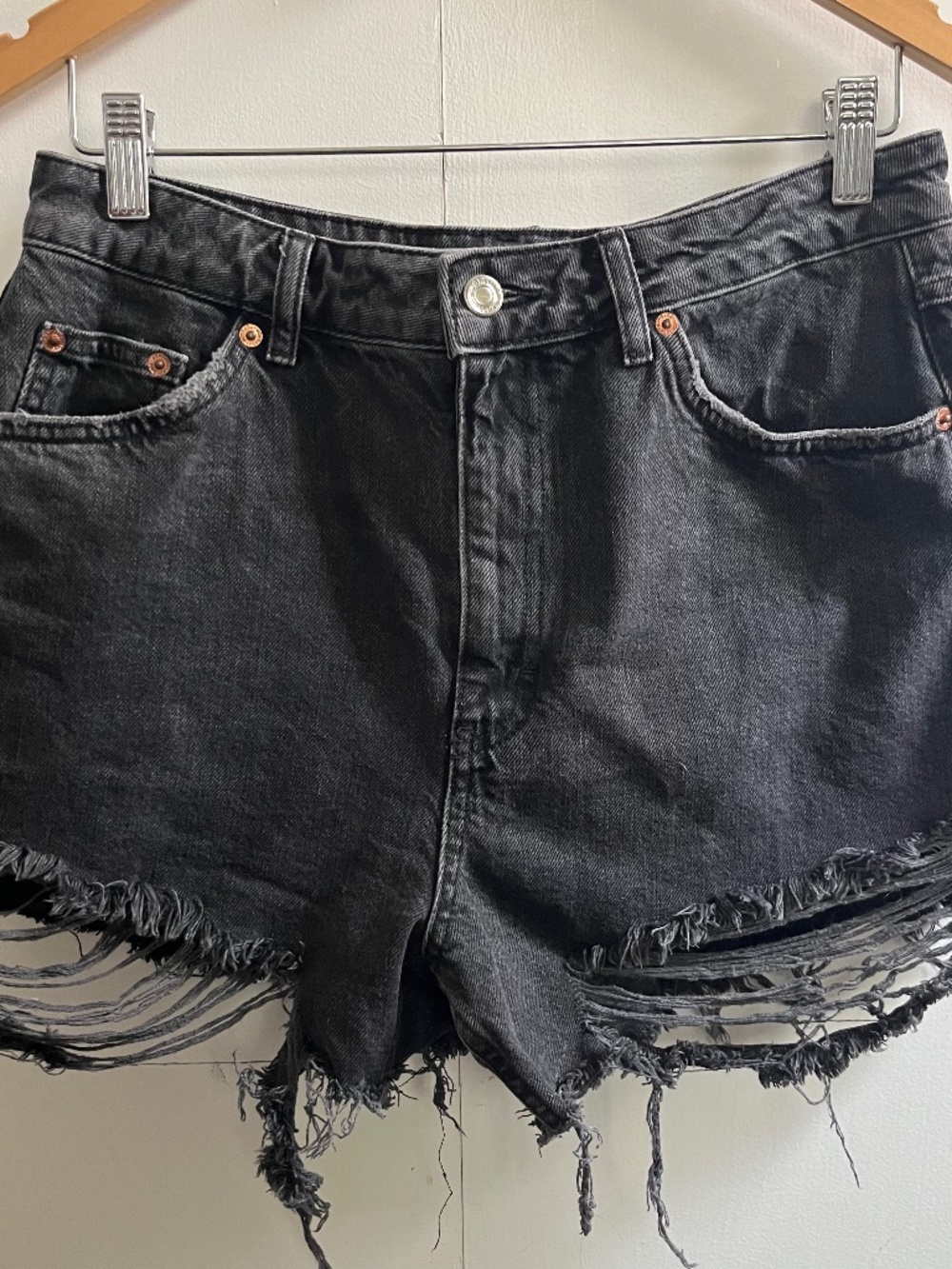 Women's Topshop distressed black denim ripped A-line shorts size 8 US